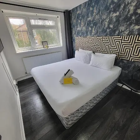 R2 Superking Sized Bed & 65