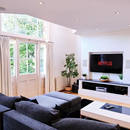 Apartment Pluxa Ebony - Fireplace With Workspace & Unlimited Wi-fi *