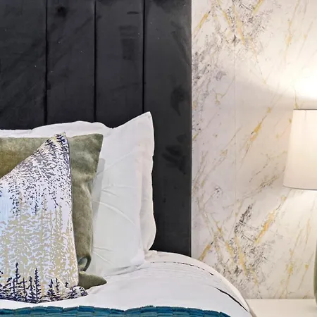 Comfortable London Retreat - Sleeps 6 Holiday home