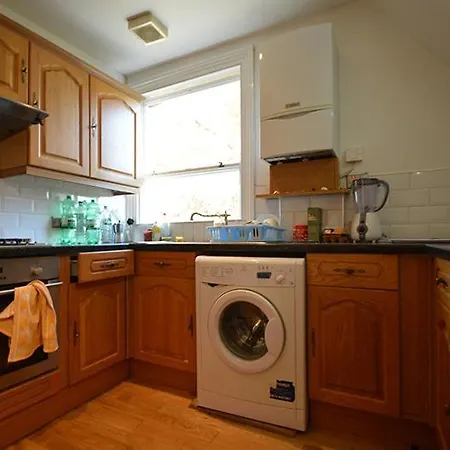 2 Bedroom Floor Flat, West Dulwich Free Street Parking London