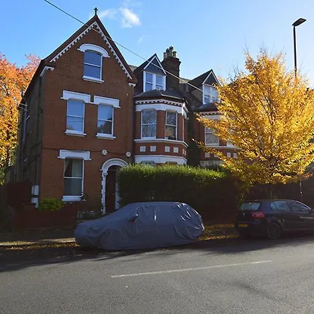 2 Bedroom Floor Flat, West Dulwich Free Street Parking لندن