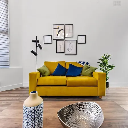 Comfy And Contemporary One Bedroom Flat London