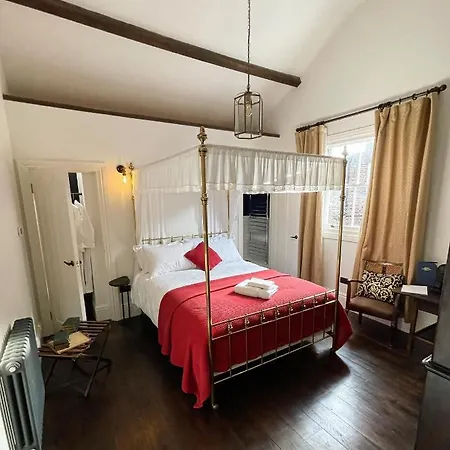 Maids Guest Kew