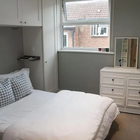 Gorgeous Hammersmith Home. Sleeps 6. Tube 5 Mins! London