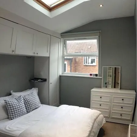 Gorgeous Hammersmith Home. Sleeps 6. Tube 5 Mins! London