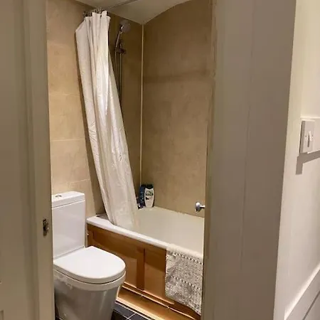 Apartment Gorgeous Hammersmith Home. Sleeps 6. Tube 5 Mins! *