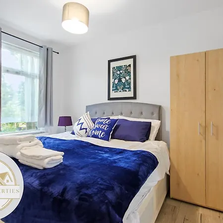 Modern 2 Bed East By Rebby Sleeps 5 Near Canning Town Station *
