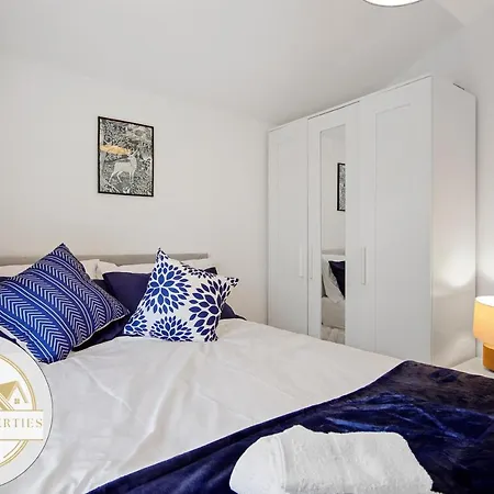 Modern 2 Bed East By Rebby Sleeps 5 Near Canning Town Station * London