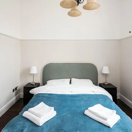 4 Bedroom House Up To 10 People At Heart Of Kensington And Chelsea Apartment London