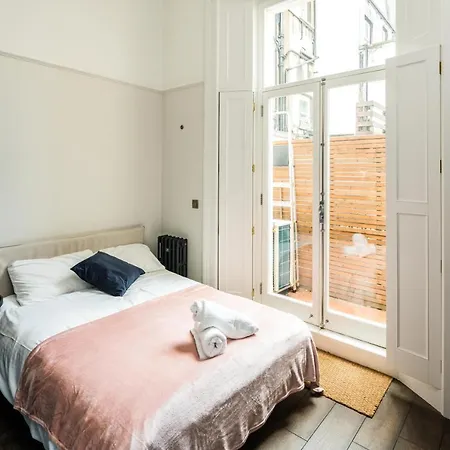 Apartment 4 Bedroom House Up To 10 People At Heart Of Kensington And Chelsea *