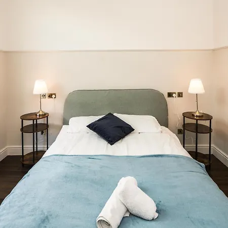 Apartment 4 Bedroom House Up To 10 People At Heart Of Kensington And Chelsea
