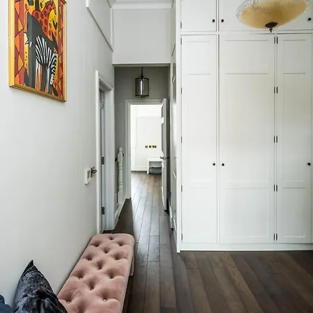 4 Bedroom House Up To 10 People At Heart Of Kensington And Chelsea *