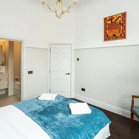 Apartment 4 Bedroom House Up To 10 People At Heart Of Kensington And Chelsea London