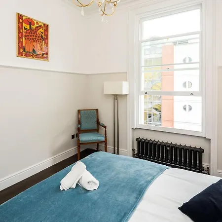 Apartment 4 Bedroom House Up To 10 People At Heart Of Kensington And Chelsea