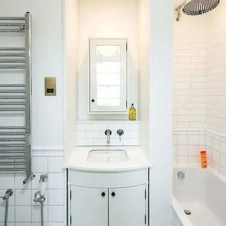 4 Bedroom House Up To 10 People At Heart Of Kensington And Chelsea *