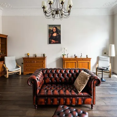 Apartment 4 Bedroom House Up To 10 People At Heart Of Kensington And Chelsea