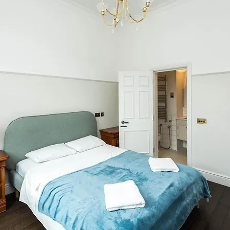 Apartment 4 Bedroom House Up To 10 People At Heart Of Kensington And Chelsea *