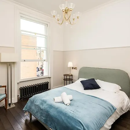 Apartment 4 Bedroom House Up To 10 People At Heart Of Kensington And Chelsea London