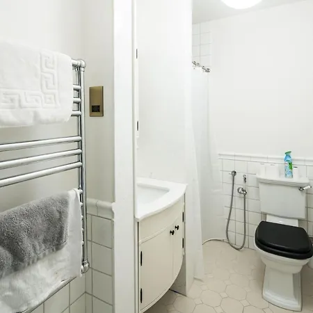 Apartment 4 Bedroom House Up To 10 People At Heart Of Kensington And Chelsea *