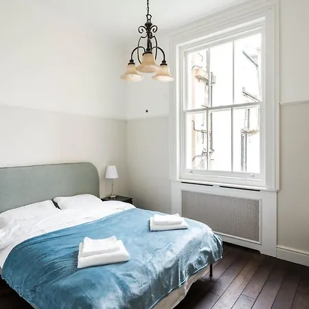 4 Bedroom House Up To 10 People At Heart Of Kensington And Chelsea *