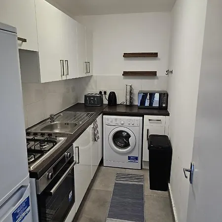 Apartment 3 Bedroom In Finsbury Park London