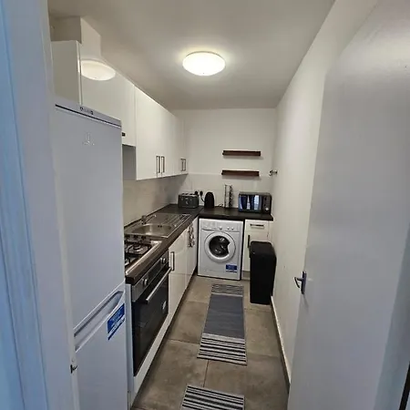 3 Bedroom In Finsbury Park Apartment *