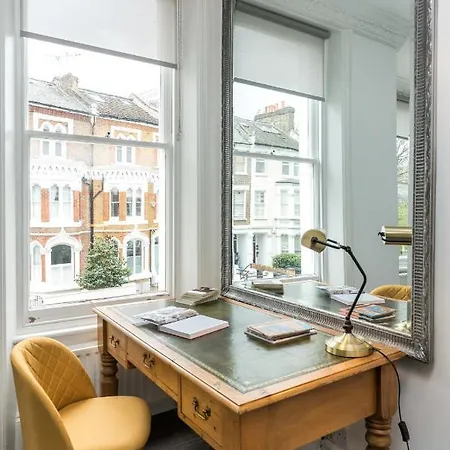 Stylish 2 Bedroom At Hammersmith * London