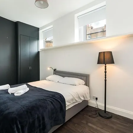 Stylish 2 Bedroom At Hammersmith Apartment London