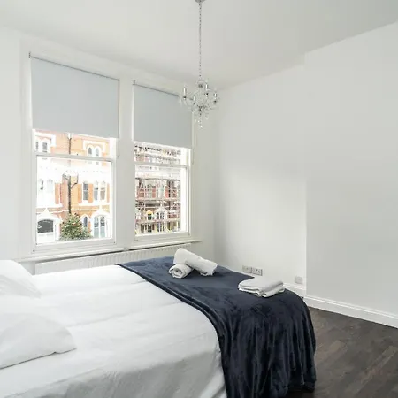 Stylish 2 Bedroom At Hammersmith Appartamento
