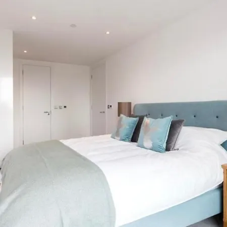 Stunning 2 Bed - Canary Wharf * London