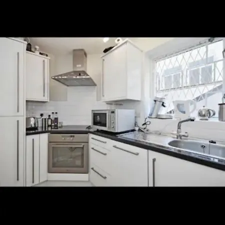 Cosy Flat Trafalgar Square London