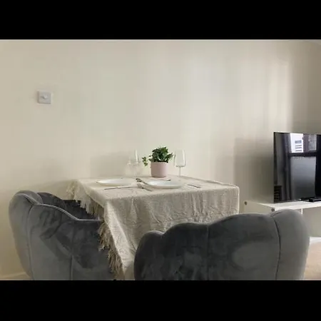 Cosy Flat Trafalgar Square London