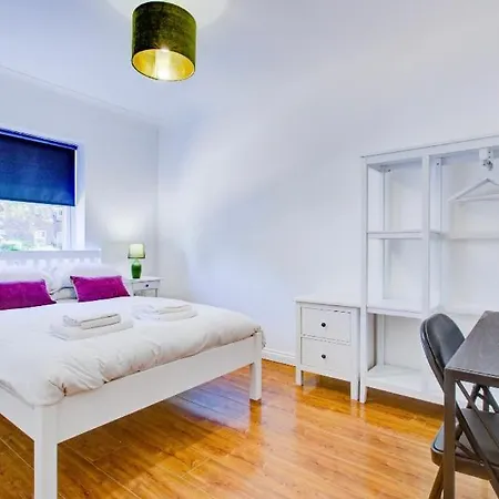 Modern 2 Bedroom * Romford
