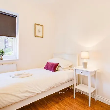 Apartment Modern 2 Bedroom Romford