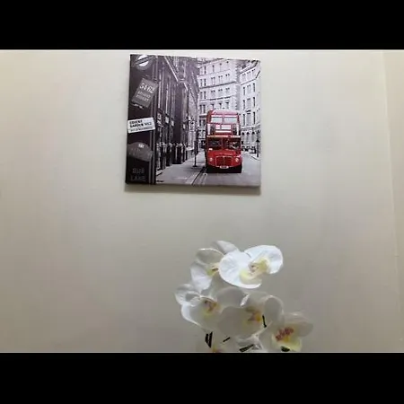 Cosy Flat Trafalgar Square * London
