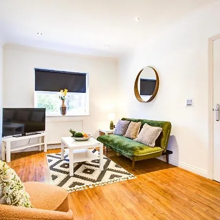 Modern 2 Bedroom * Romford