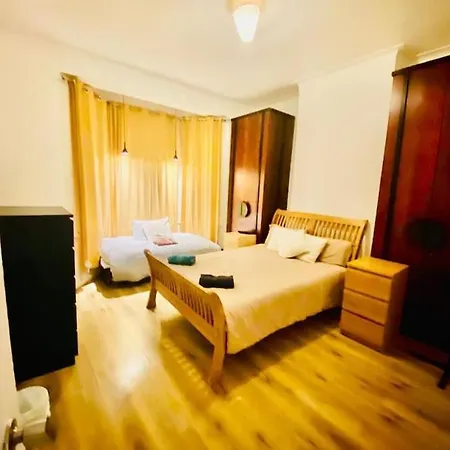 Apartment Two Bedroom House On Ground Floor In London