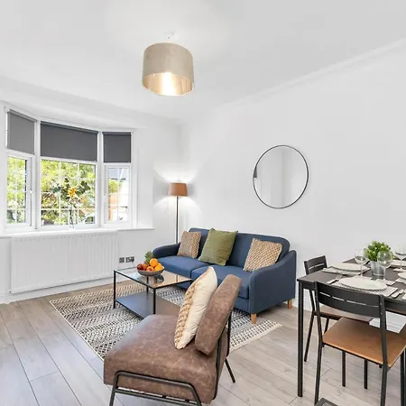 Modern Two Bedroom With Free Parking! Apartment *
