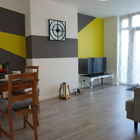 Cosy 2 Bedroom On Bromley-lewisham Hospital Borders * Catford