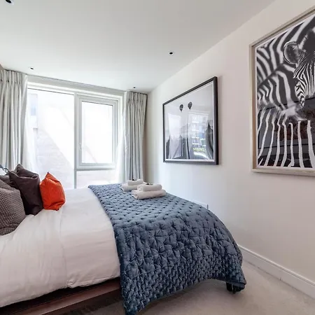 Stylish 2-br Ground Floor In Chelsea Apartment *