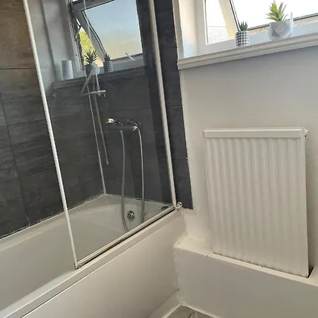 Single And Doubles Close To