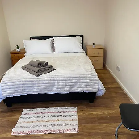 Séjour chez l'habitant Single And Doubles Close To Londres