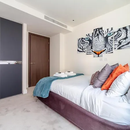 Stylish 2-br Ground Floor In Chelsea Apartment London