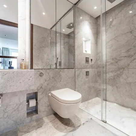 Stylish 2-br Ground Floor In Chelsea Apartment