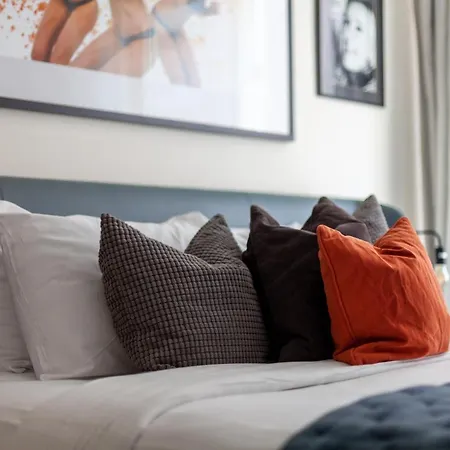 Apartment Stylish 2-br Ground Floor In Chelsea *