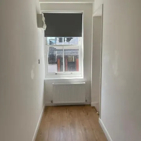 Flat 1 Latchmere, 2 Bedroom, 2 Bathroom Flat * London