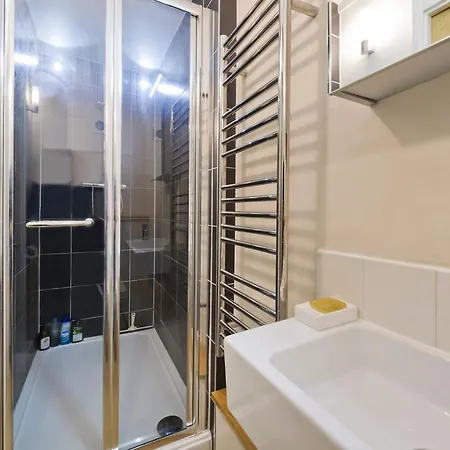 Joivy Charming Flat Overlooking River Thames