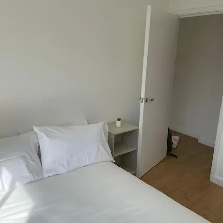 Flat 1 Latchmere, 2 Bedroom, 2 Bathroom Flat * London