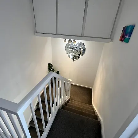 Urluxury 4 Bedroom 5-baths House In Marble Arch,