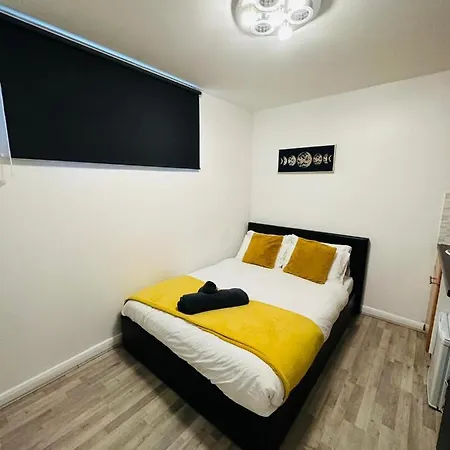 Premium Studio Flat 08 In Central Apartment